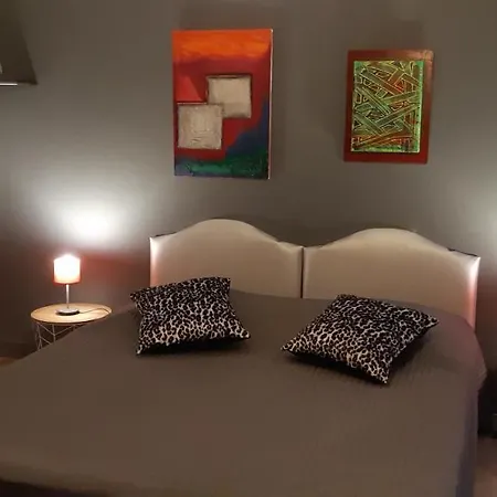 Chambres D'hotes La Gondromiere Bed & Breakfast