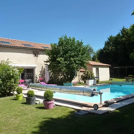 Bed & Breakfast Chambres D'hotes La Gondromiere 2*