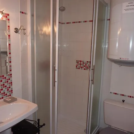 Chambres D'hotes La Gondromiere 2*