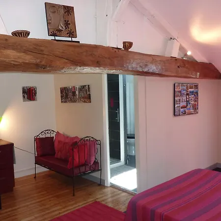 Chambres D'hotes La Gondromiere Bed & Breakfast 2*