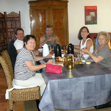 Chambres D'hotes La Gondromiere Bed & Breakfast 2*